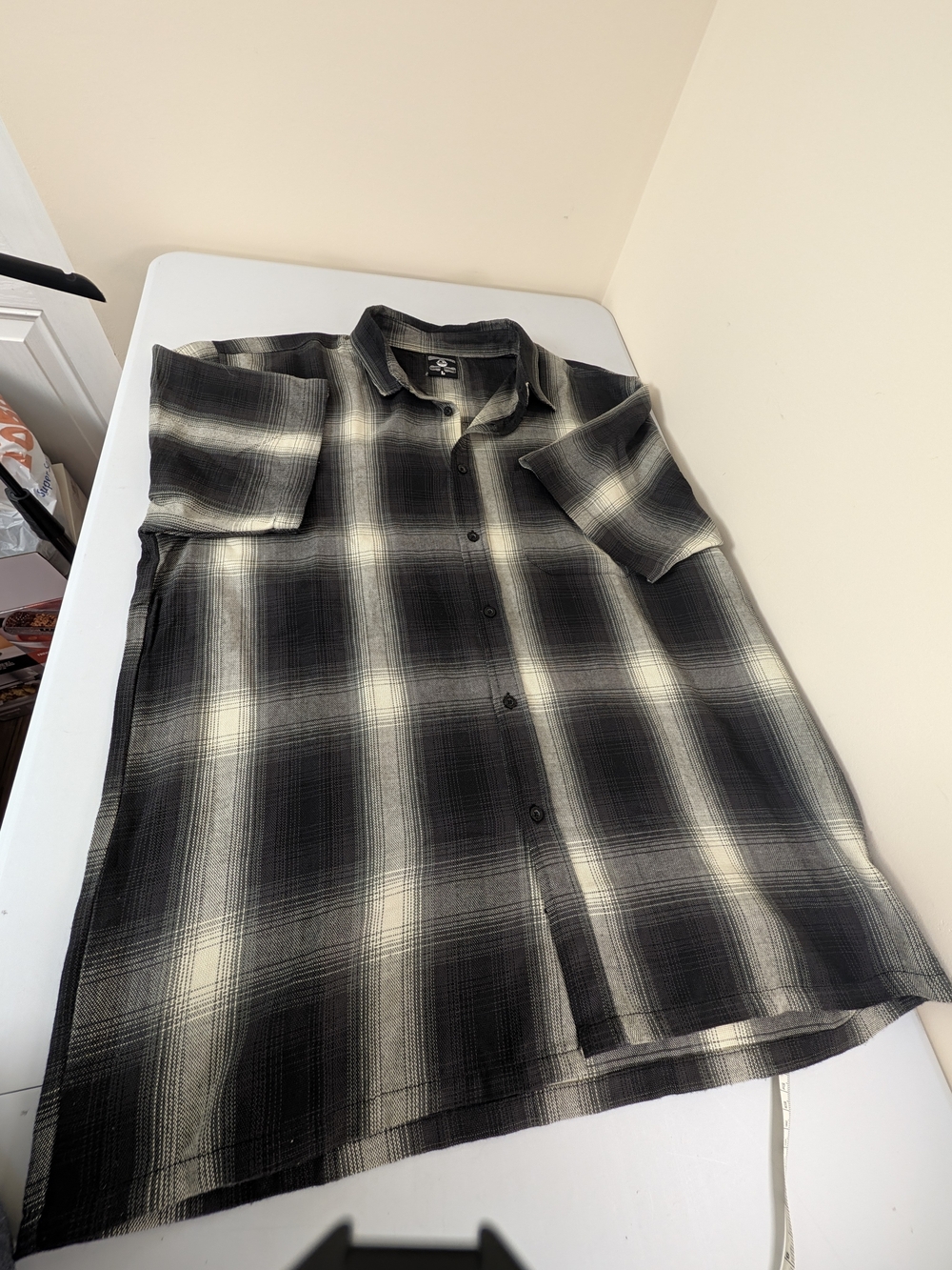 Men's Black & Cream Plaid Short-Sleeve Shirt Jacket B32